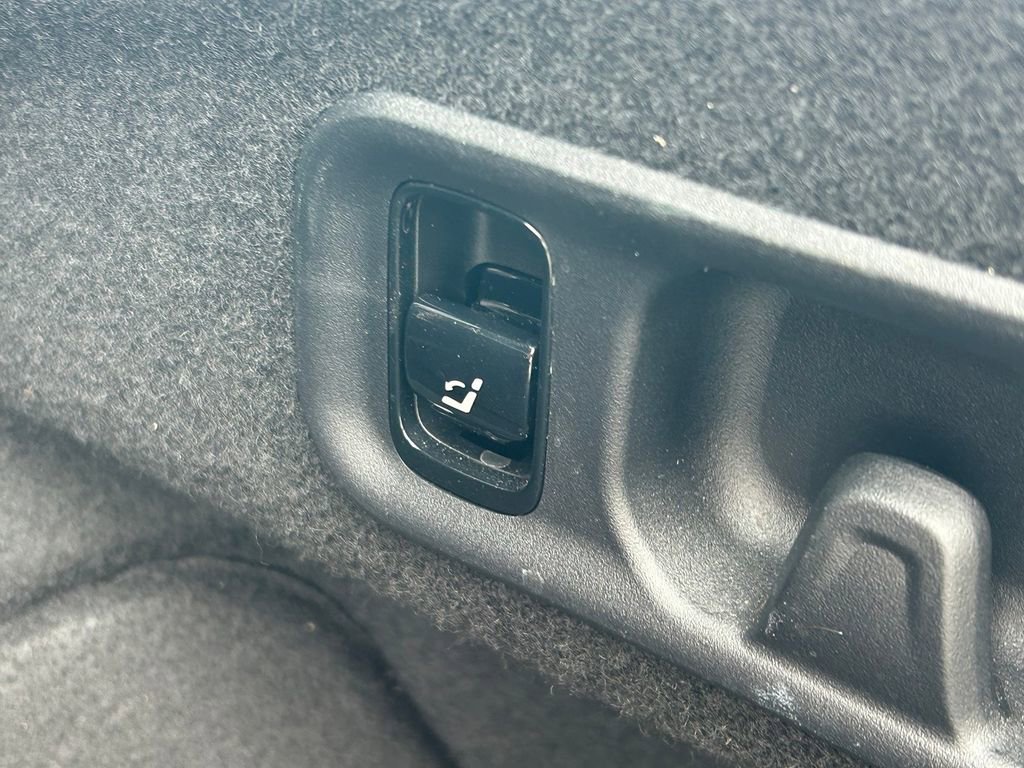 Used 2024 Mercedes-Benz E 350 4MATIC Sedan image 16