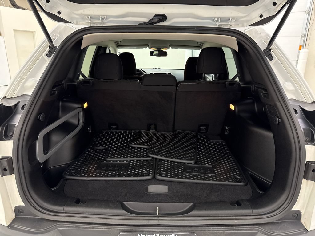Used 2015 Jeep Cherokee Latitude w/ Cold Weather Group AWD/4WD image 23
