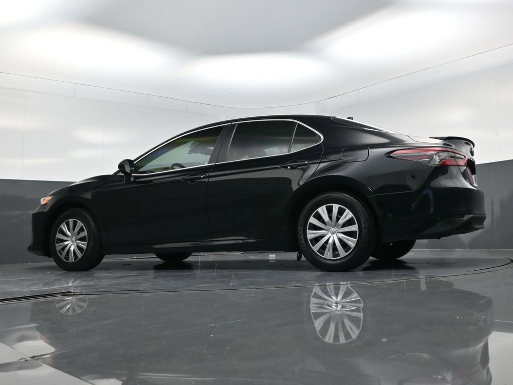 Used 2022 Toyota Camry LE image 18