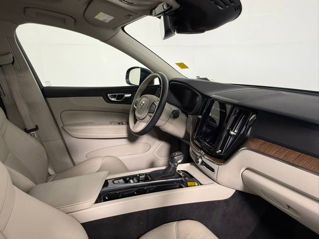 Used 2021 Volvo XC60 T5 Momentum w/ Climate Package image 42