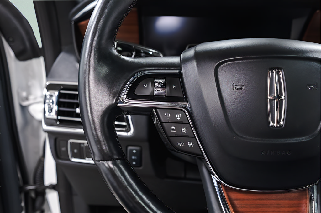 Used 2023 Lincoln Navigator Reserve AWD/4WD image 12