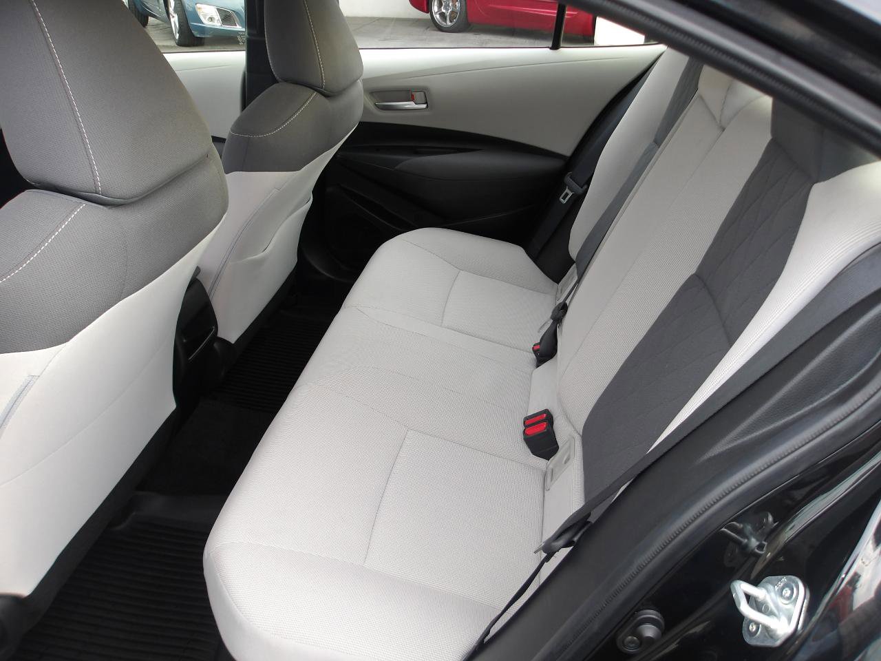 Used 2020 Toyota Corolla LE FWD image 7