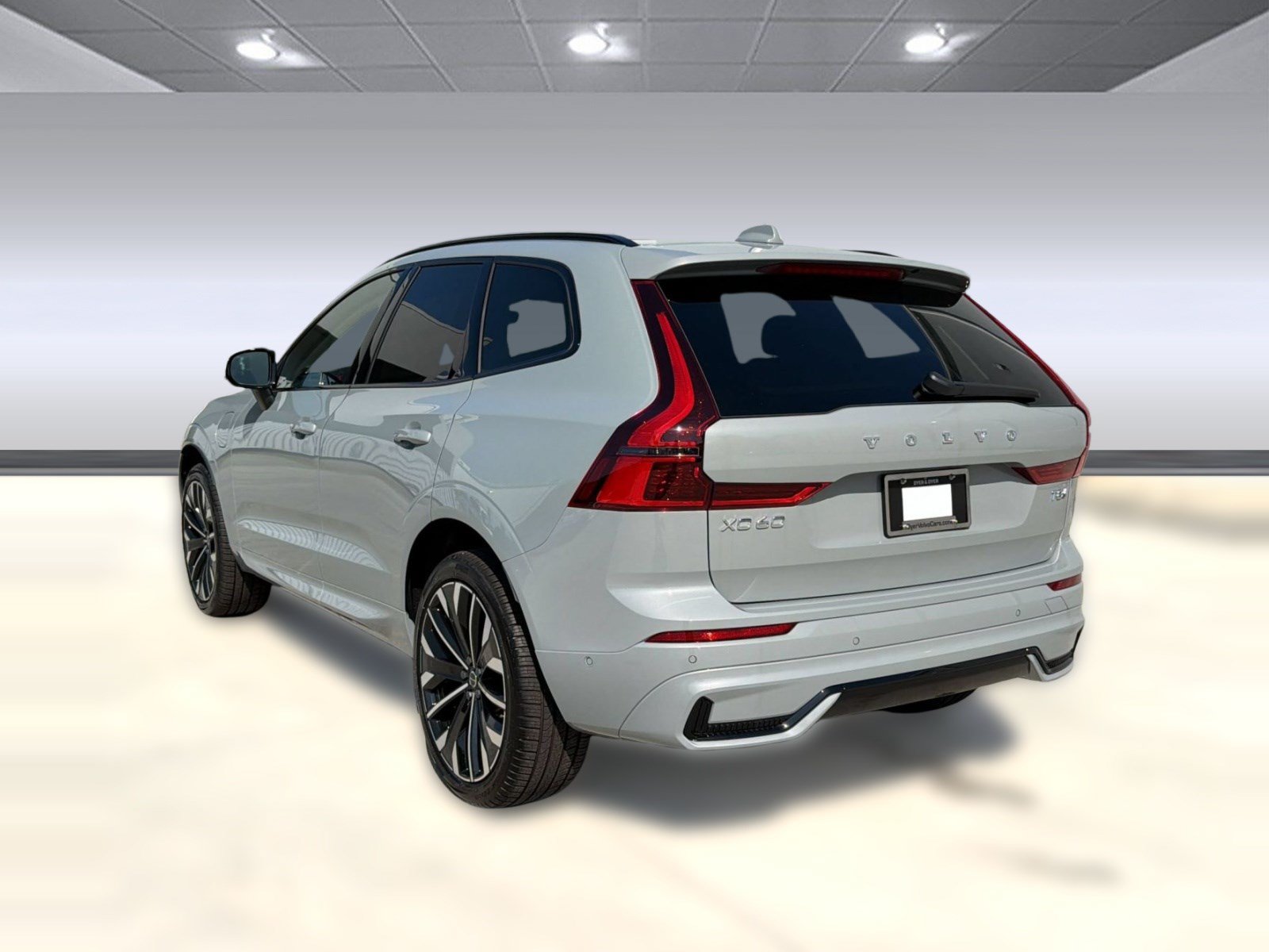 New 2026 Volvo XC60 T8 Ultra w/ Climate Package AWD/4WD image 3