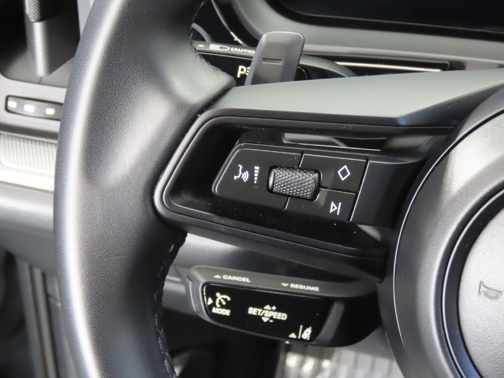 Certified 2026 Porsche Cayenne AWD/4WD image 17