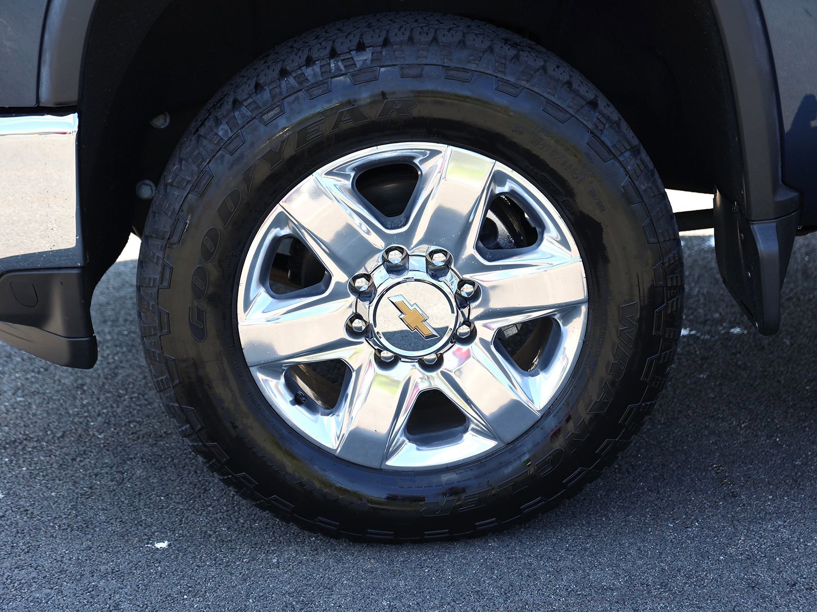 Used 2023 Chevrolet Silverado 2500 LTZ w/ LTZ Premium Package AWD/4WD image 17