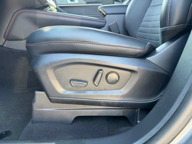 Used 2025 Ford Explorer ST-Line w/ ST-Line Street Pack AWD/4WD image 11