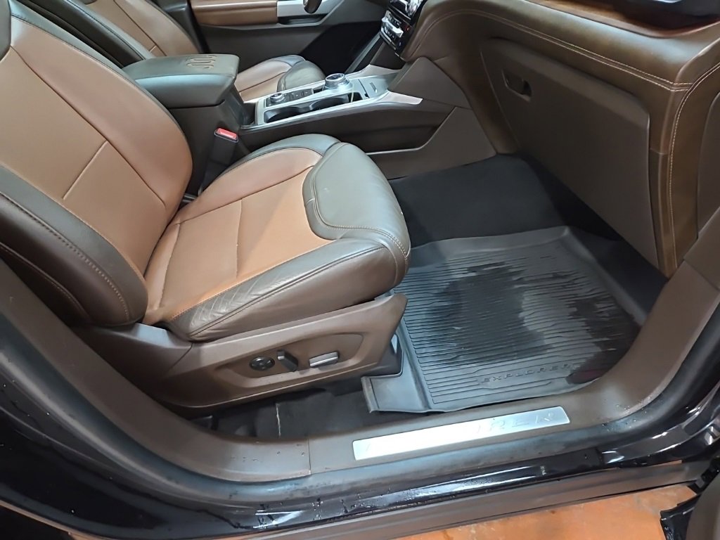 Used 2022 Ford Explorer King Ranch w/ Premium Technology Package image 12