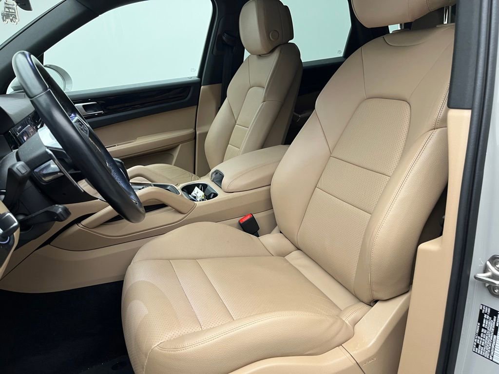 Used 2023 Porsche Cayenne image 5