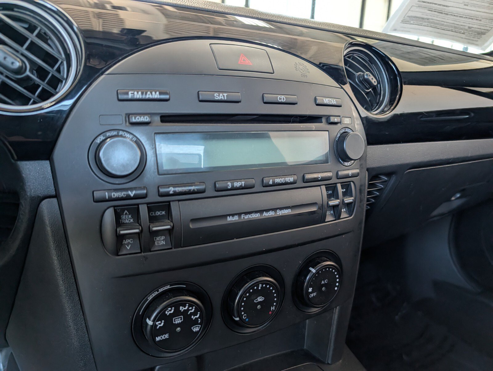 Used 2007 MAZDA MX-5 Miata Touring w/ Suspension Pkg RWD image 19