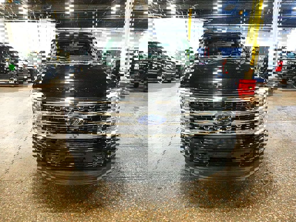 Used 2023 Ford F350 Lariat w/ Lariat Ultimate Package AWD/4WD image 2