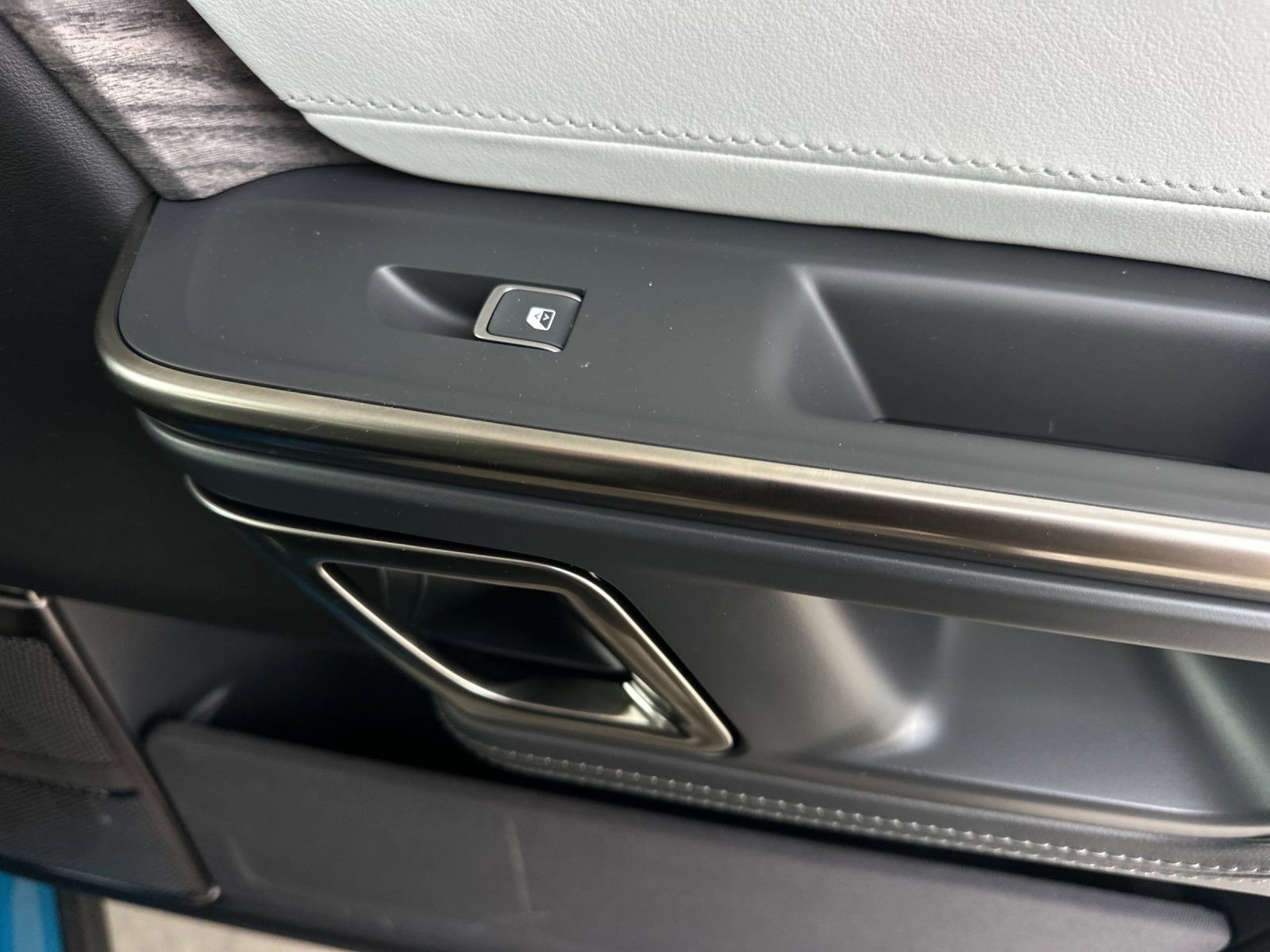 Used 2022 Rivian R1T Launch Edition image 18