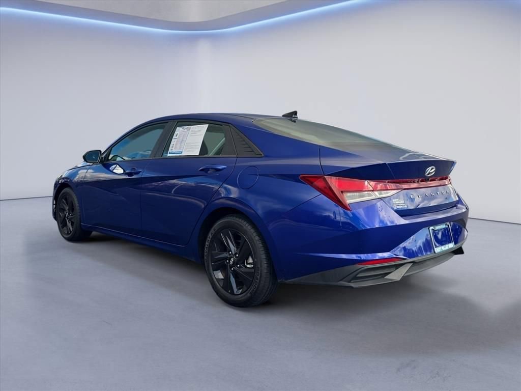Used 2023 Hyundai Elantra SEL w/ Cargo Package image 3