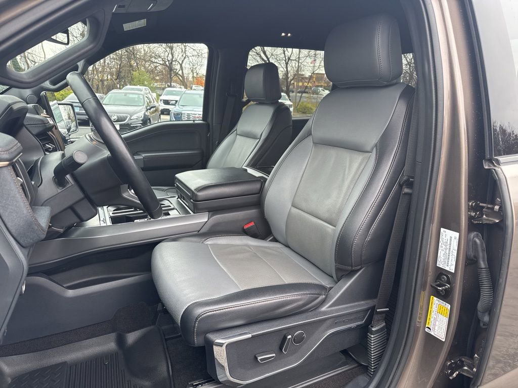 Used 2022 Ford F150 Lightning Lariat image 13