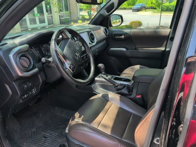 Used 2023 Toyota Tacoma Limited AWD/4WD image 4