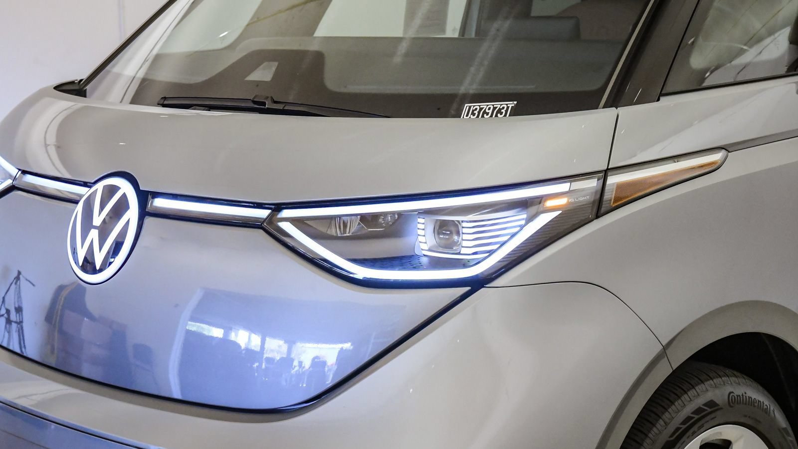 Used 2025 Volkswagen ID. Buzz Pro S RWD image 9