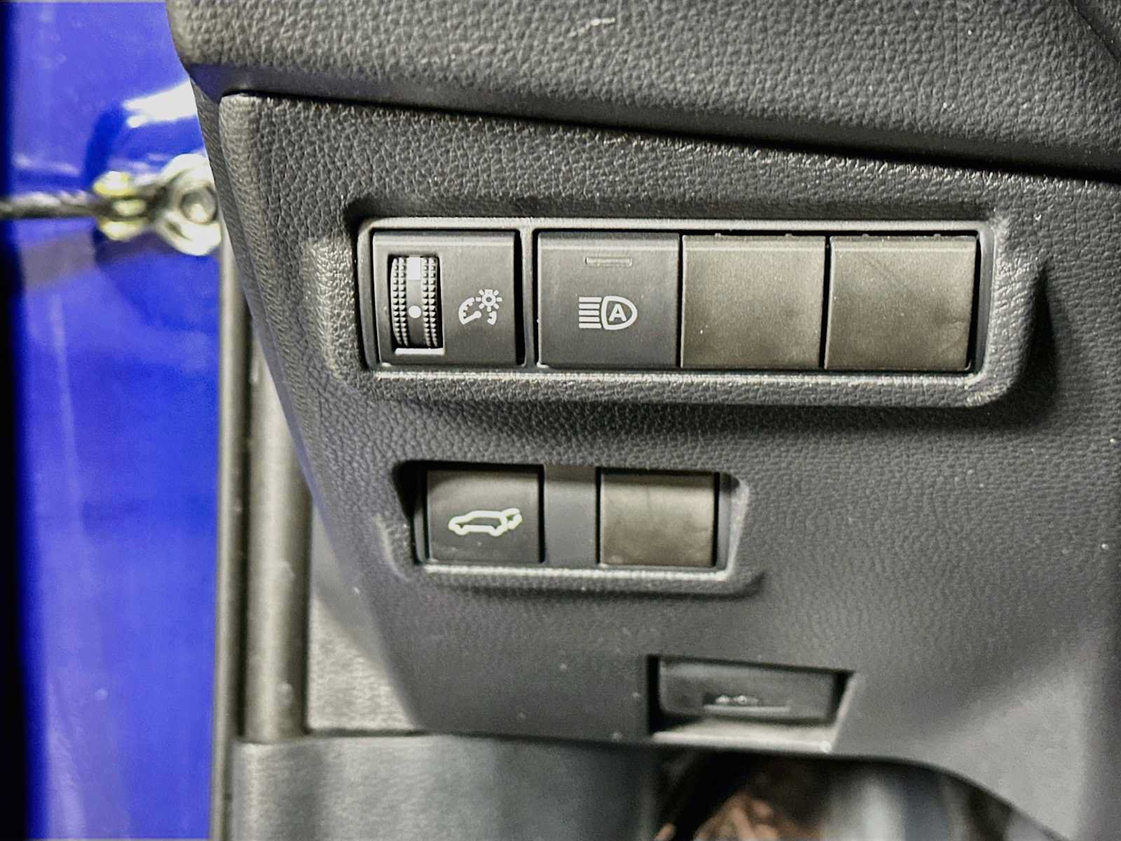 Used 2022 Toyota Corolla Cross XLE w/ Convenience Package FWD image 10