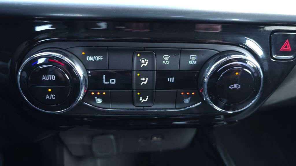 Used 2025 Chevrolet Trax LT w/ LT Convenience Package image 33