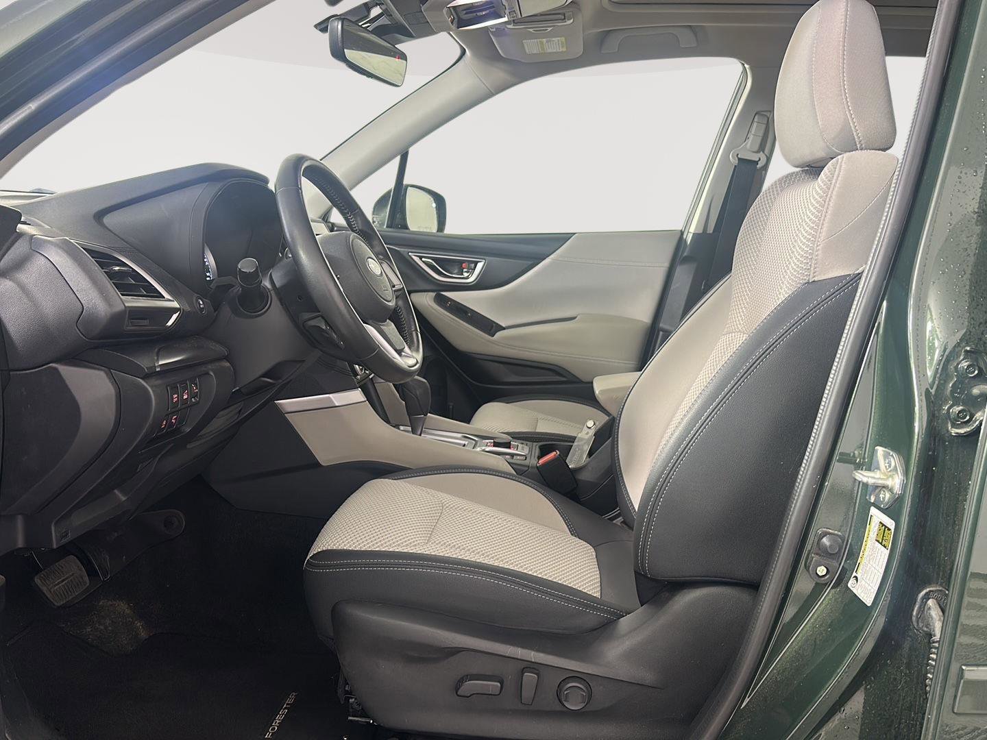 Used 2023 Subaru Forester Premium image 5