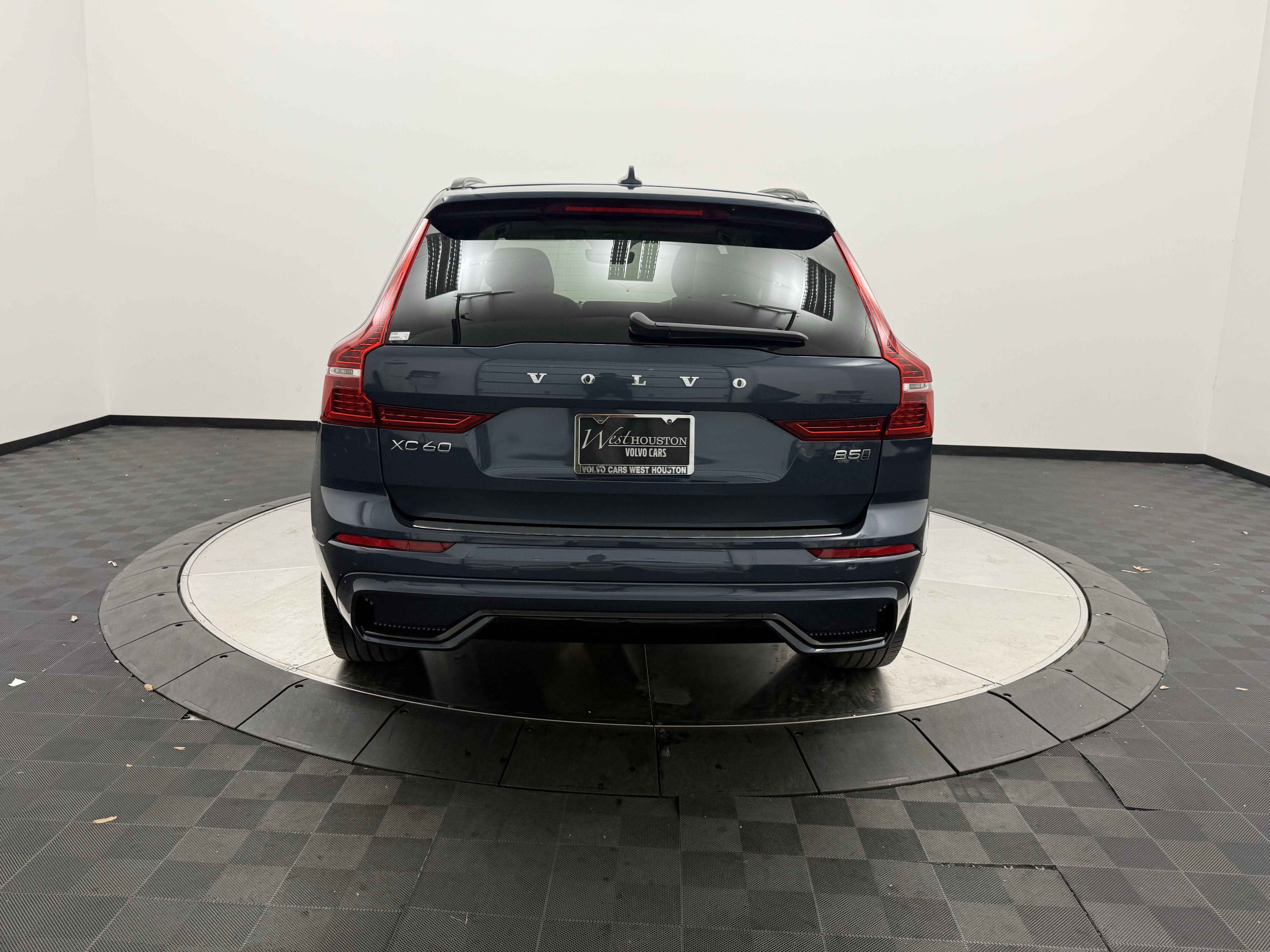 Certified 2024 Volvo XC60 B5 Core w/ Protection Package Premier AWD/4WD image 6