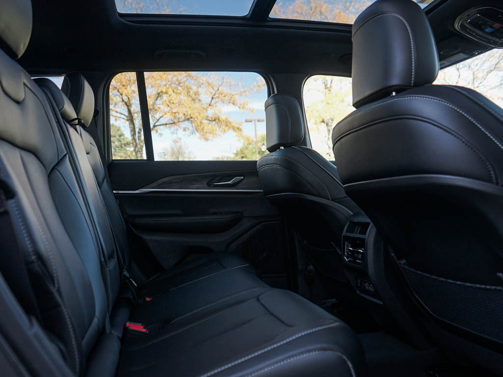 New 2025 Jeep Grand Cherokee Limited w/ Trailer Tow Package AWD/4WD image 13