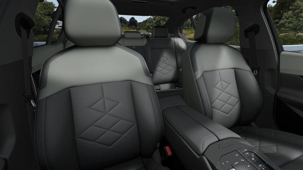 New 2027 BMW 550e xDrive AWD/4WD image 11