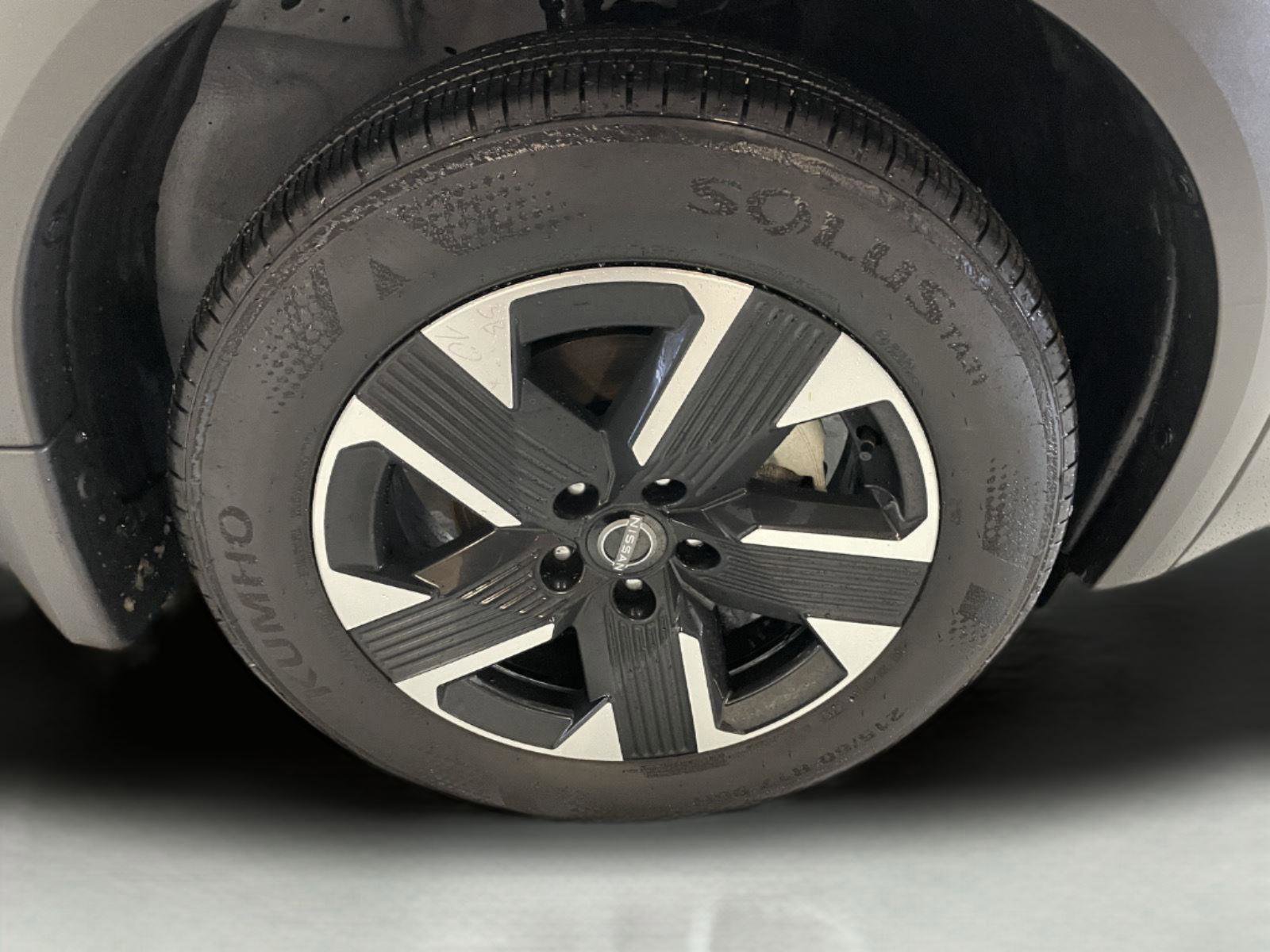 Used 2025 Nissan Kicks SV image 10