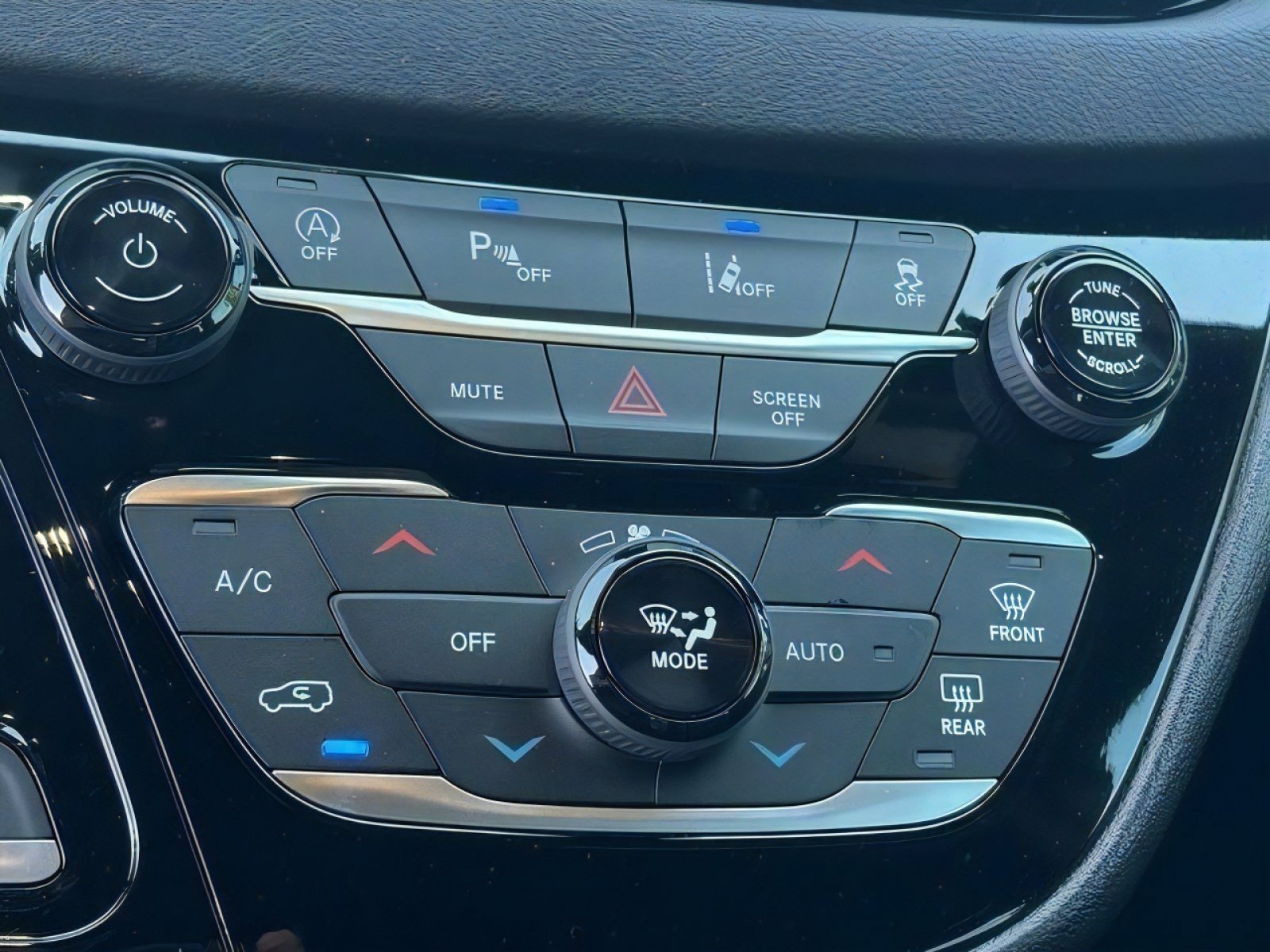 New 2026 Chrysler Voyager LX FWD image 24
