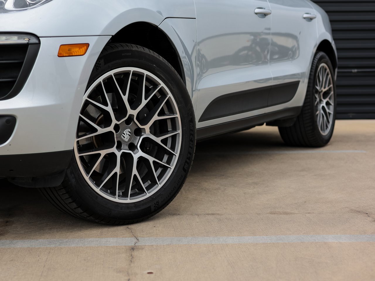 Certified 2018 Porsche Macan image 12