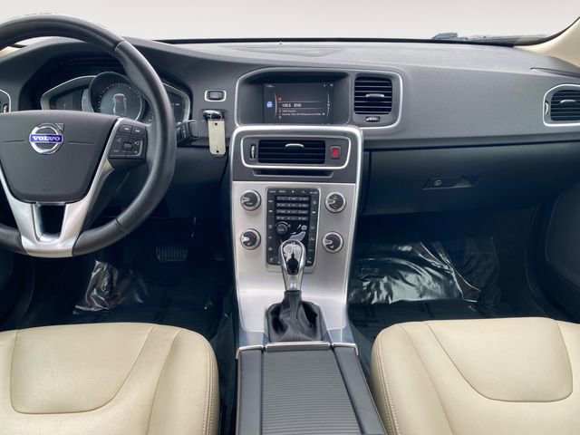 Used 2018 Volvo S60 T5 Inscription image 10