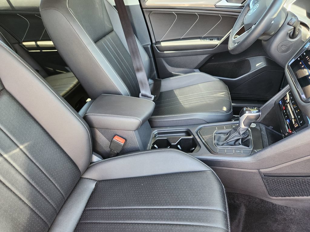 Used 2023 Volkswagen Tiguan SE FWD image 5
