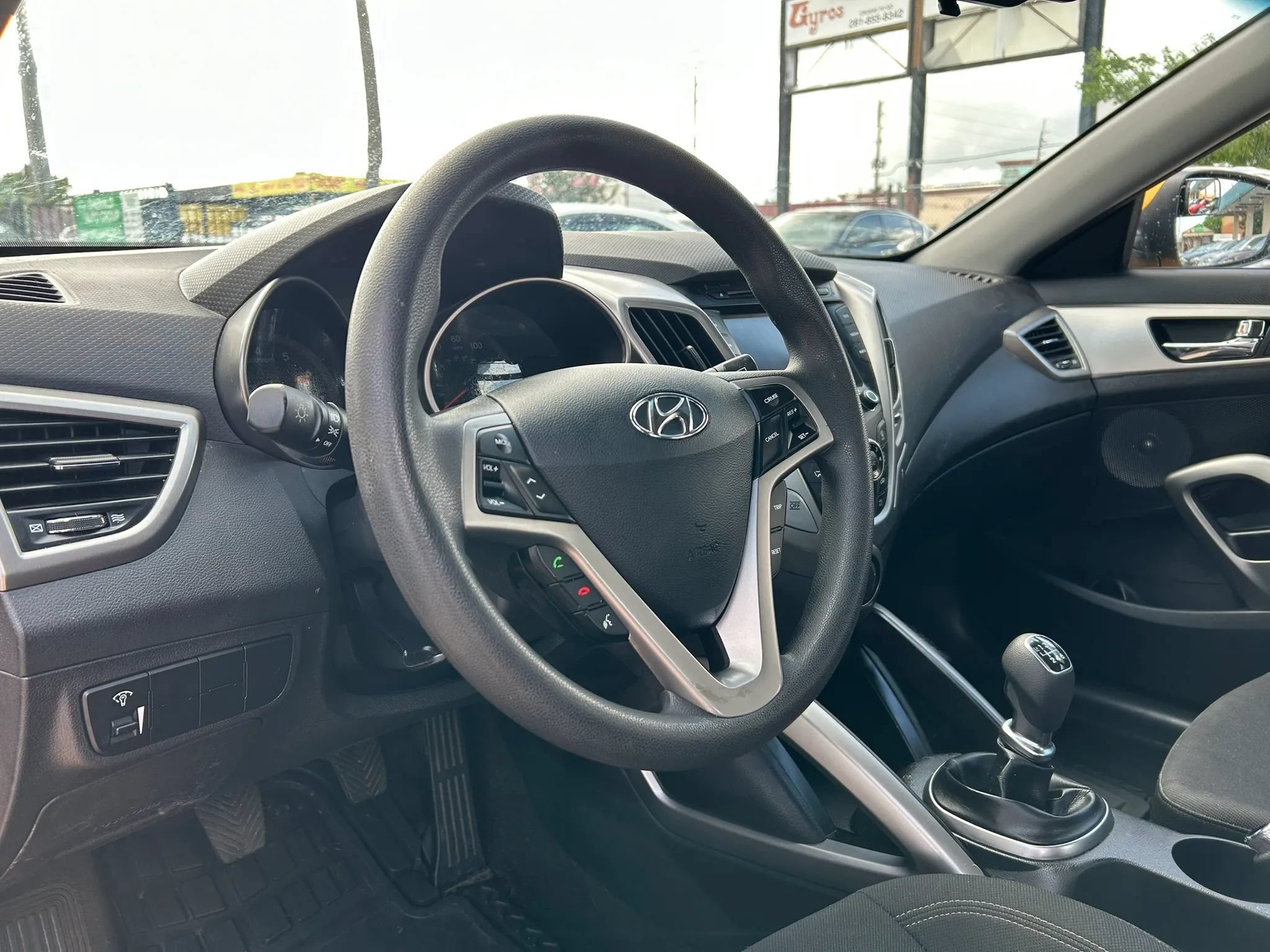 Used 2013 Hyundai Veloster FWD image 11