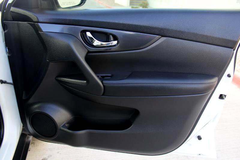 Used 2020 Nissan Rogue SV image 19