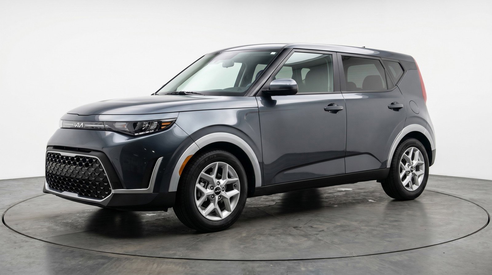 Used 2025 Kia Soul LX w/ LX Technology Package FWD image 3