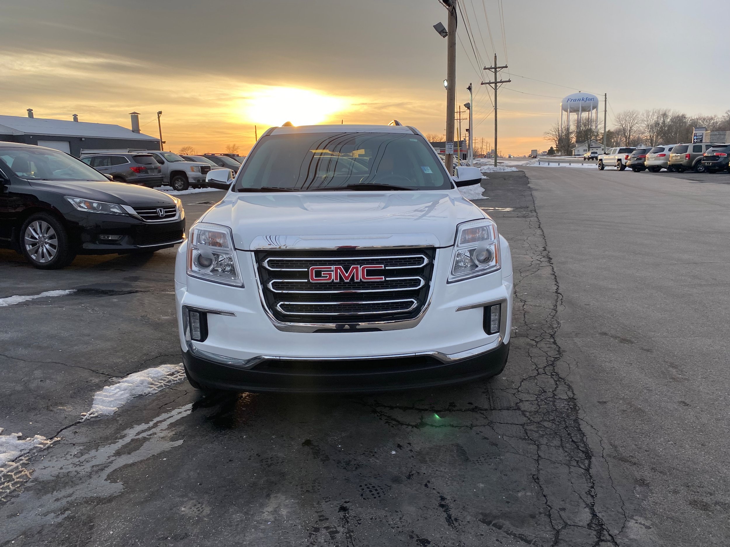 Used 2017 GMC Terrain SLT FWD image 2