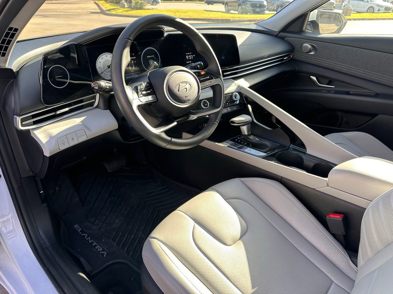 Certified 2025 Hyundai Elantra Limited image 23