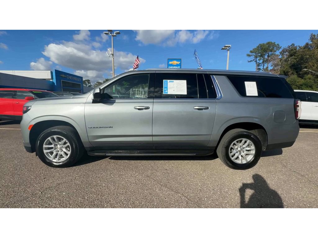Used 2024 Chevrolet Suburban LT image 5