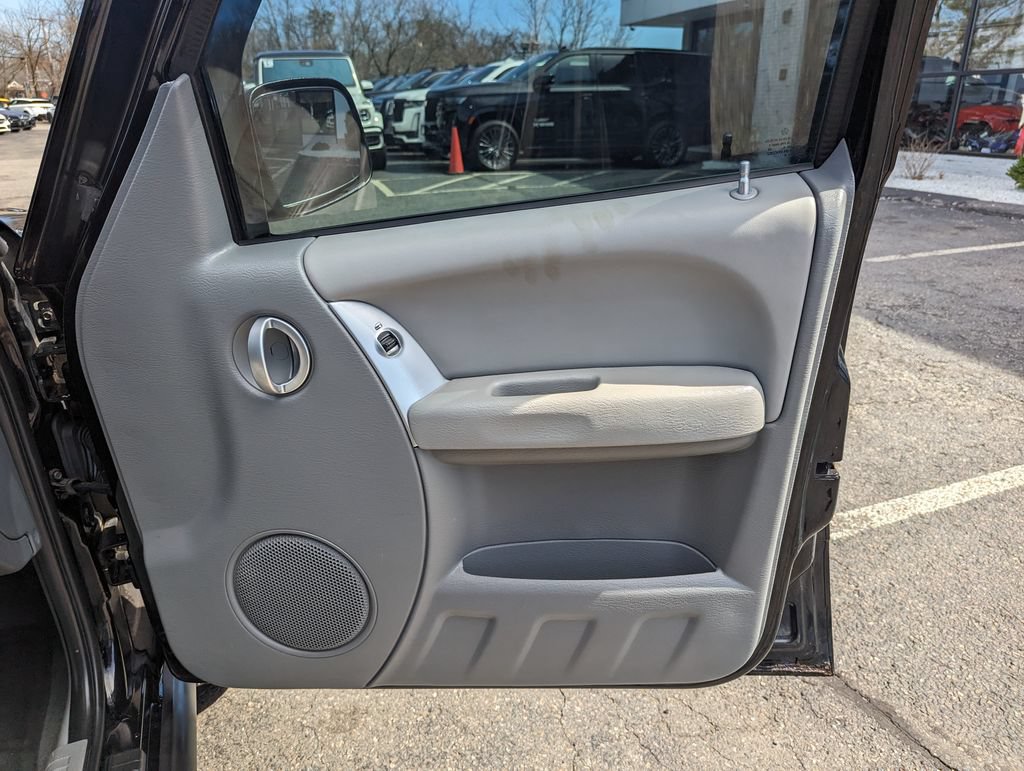 Used 2005 Jeep Liberty Limited AWD/4WD image 28