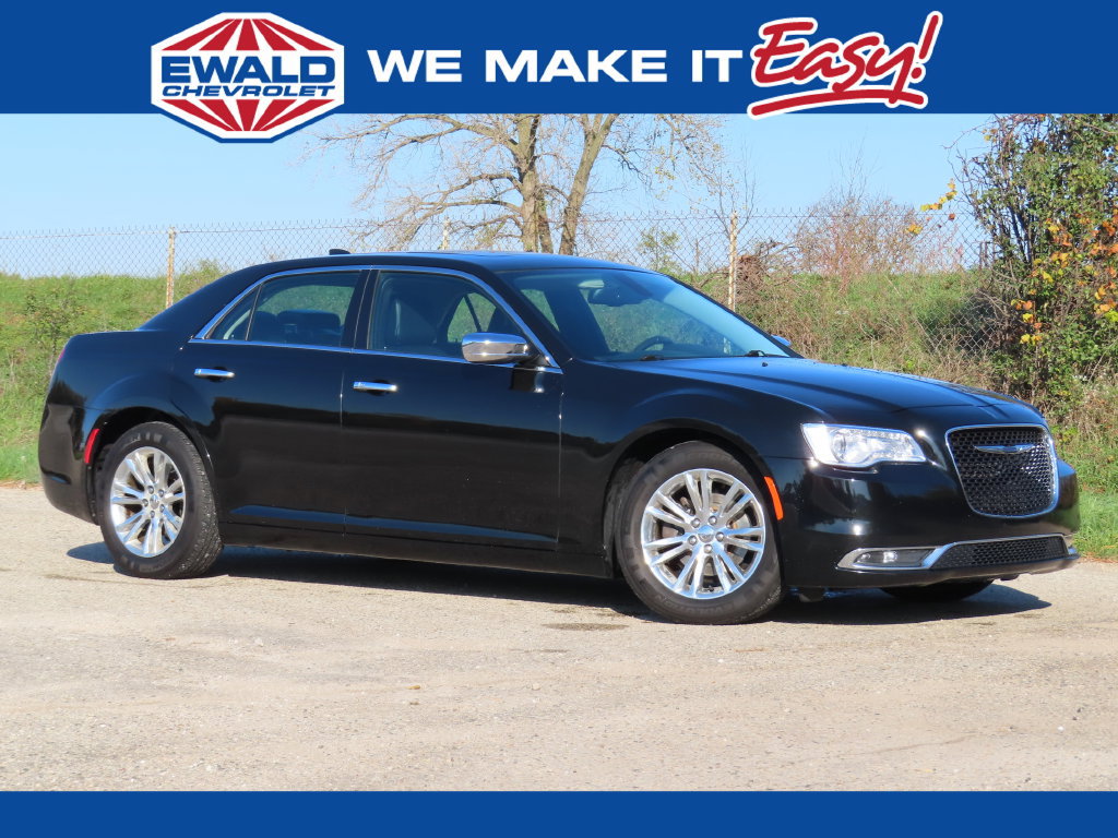 Used 2015 Chrysler 300 C RWD image 1
