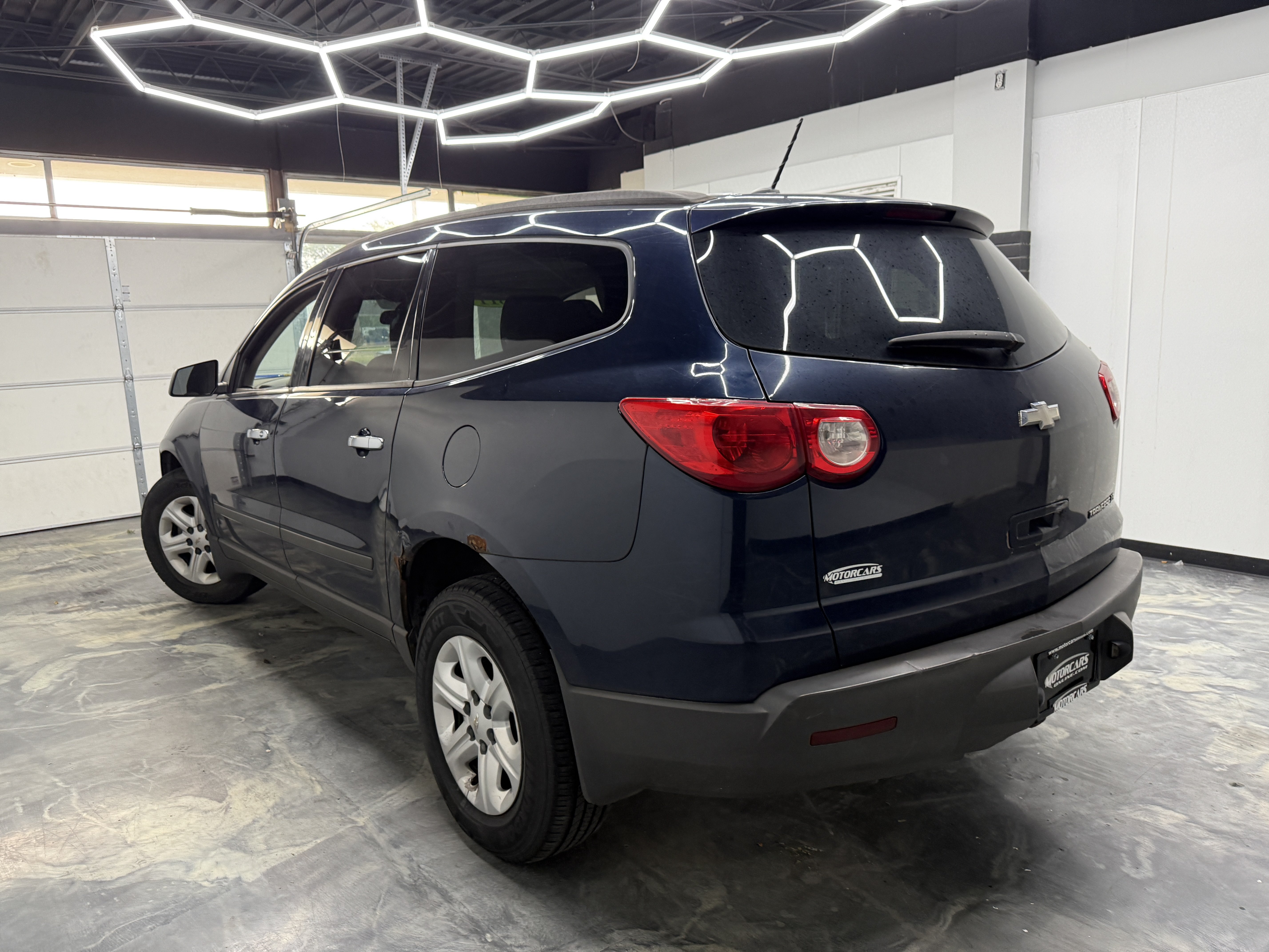 Used 2011 Chevrolet Traverse LS FWD image 3