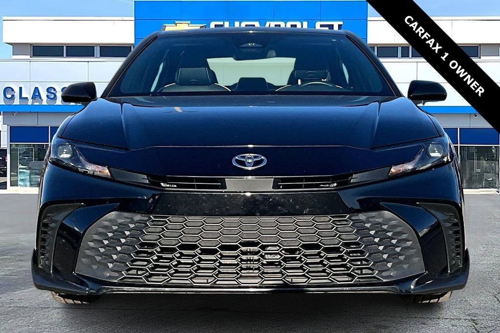 Used 2025 Toyota Camry SE image 2