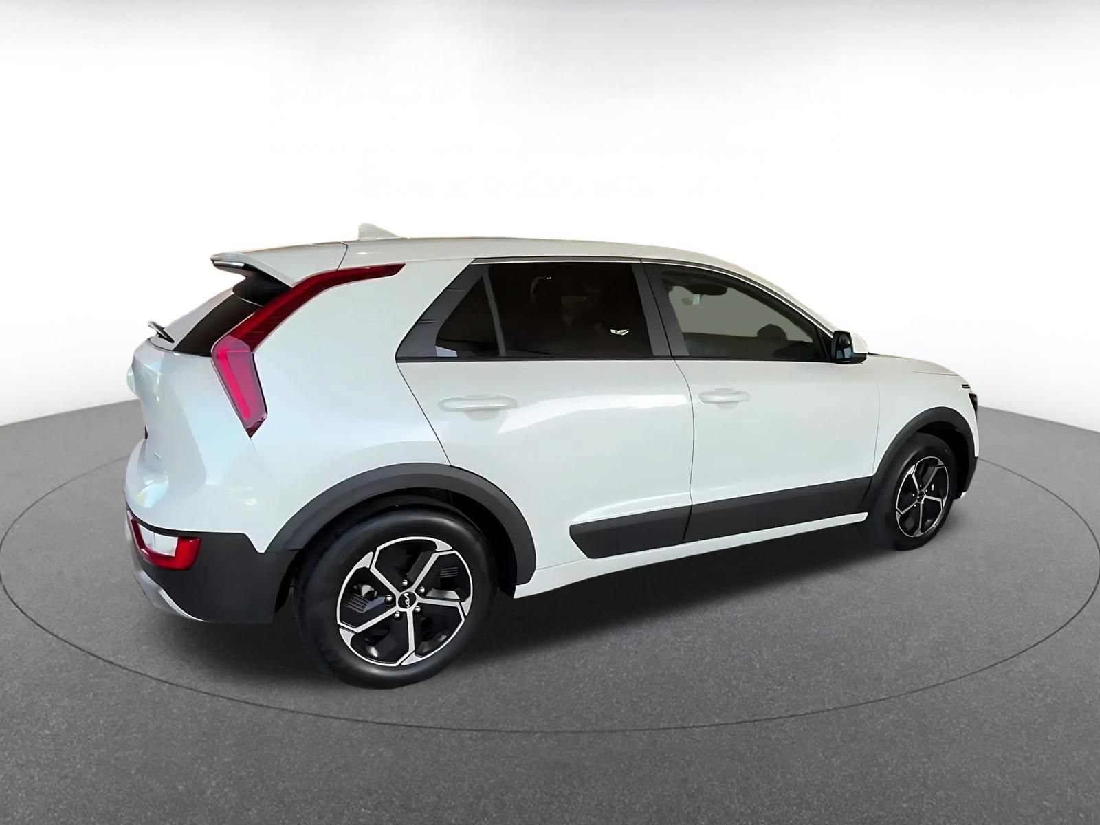 Used 2026 Kia Niro LX FWD image 14