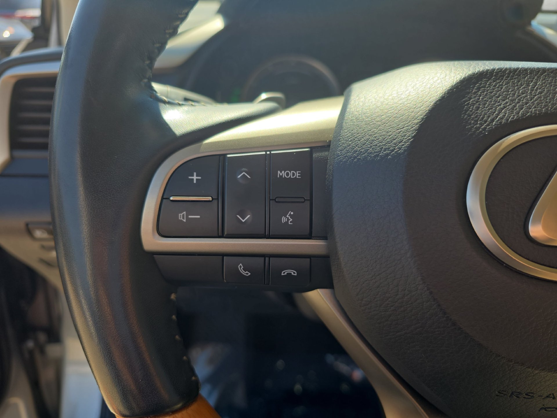 Used 2022 Lexus RX 450h AWD w/ Premium Package image 17