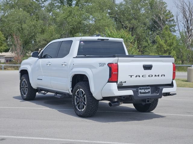 Used 2025 Toyota Tacoma TRD Sport AWD/4WD image 5