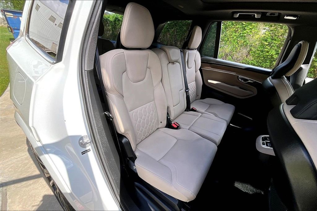 Used 2025 Volvo XC90 B5 Plus image 34