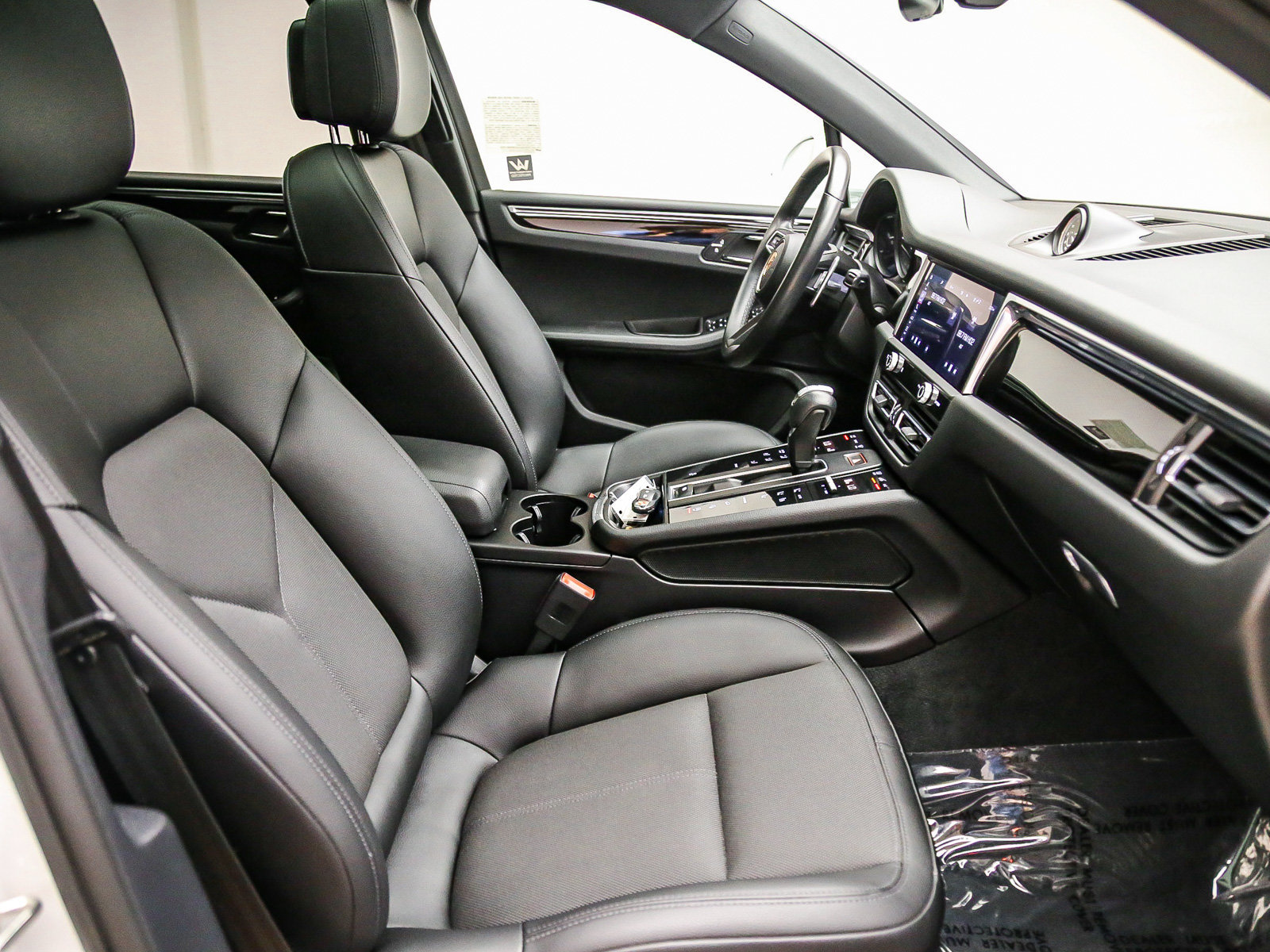 Certified 2024 Porsche Macan AWD/4WD image 20