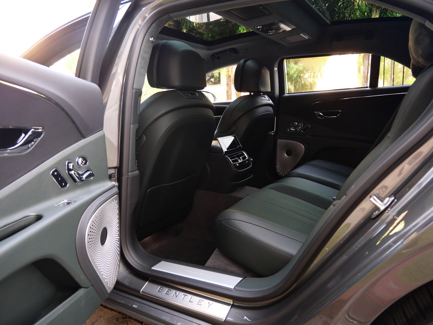 New 2026 Bentley Flying Spur V8 AWD/4WD image 19