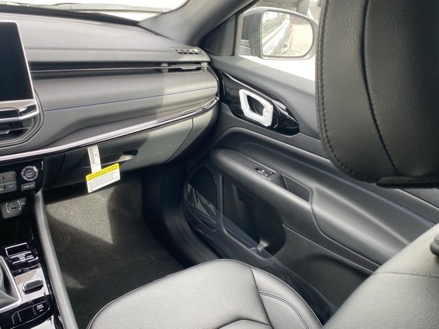 New 2026 Jeep Compass Limited image 33