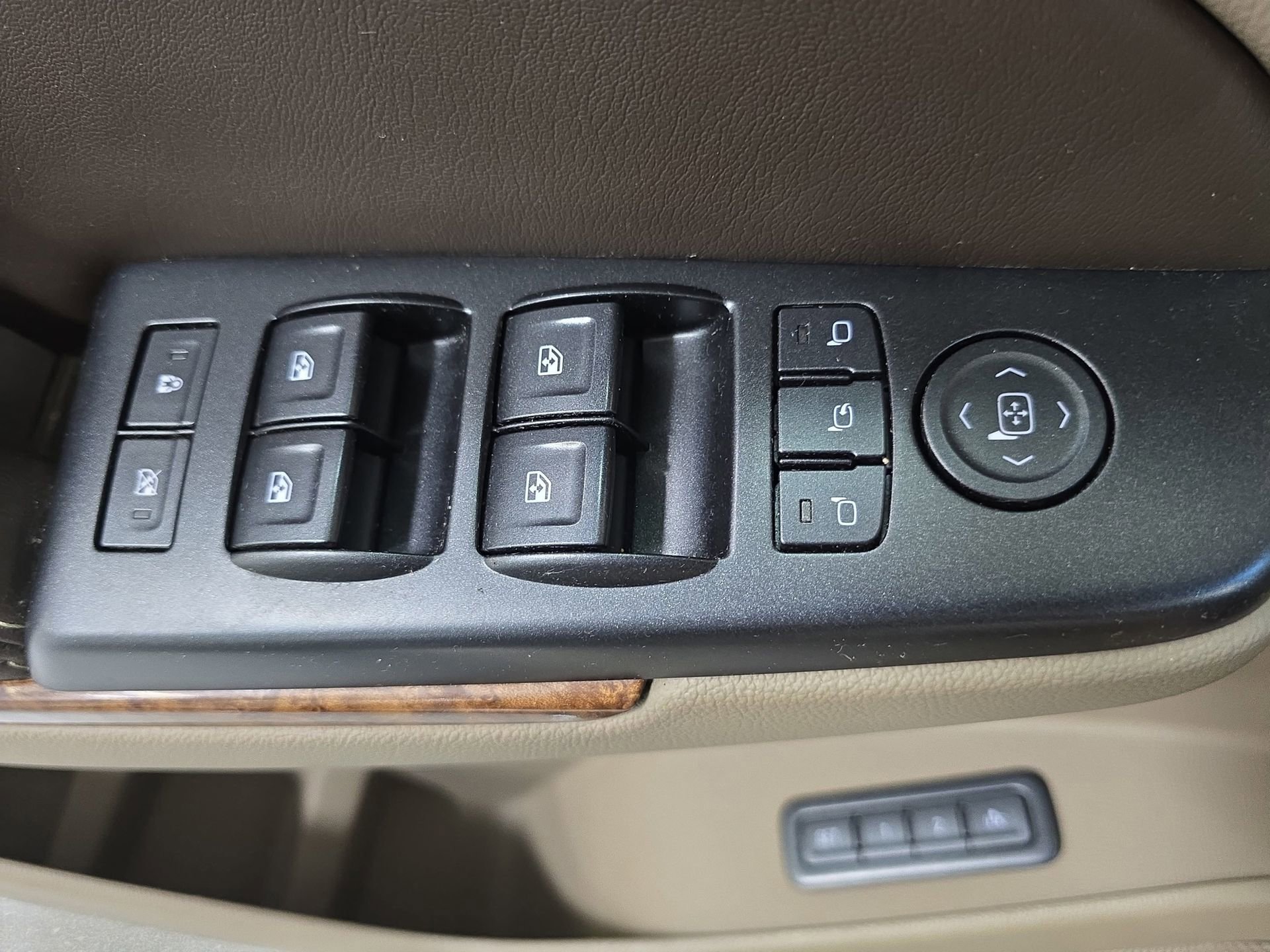 Used 2017 Chevrolet Suburban Premier RWD image 26