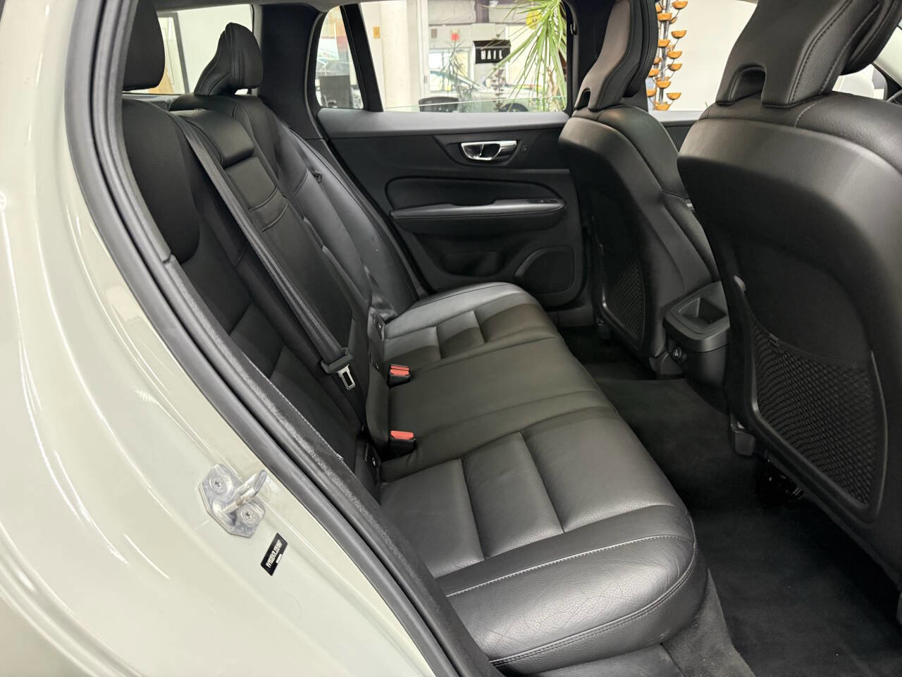 Used 2020 Volvo V60 T5 Momentum image 15