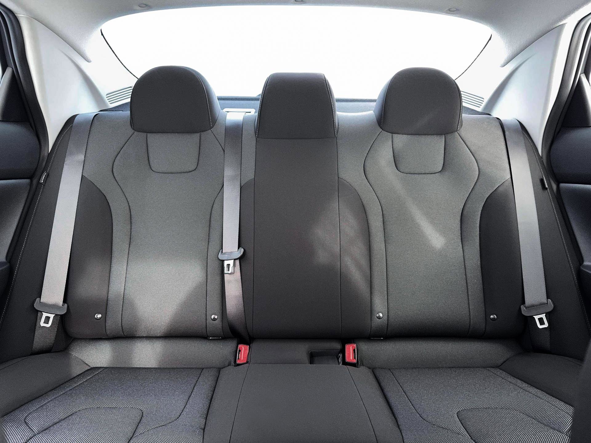 New 2026 Hyundai Elantra SE image 16